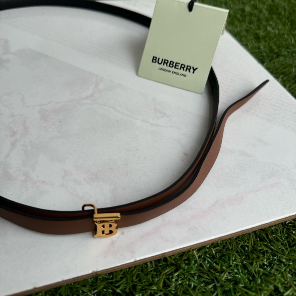 Burberry TB Reversible Leather
Belt Brown/ Black with Gold Burberry Logo Accent - Picture 8 of 16